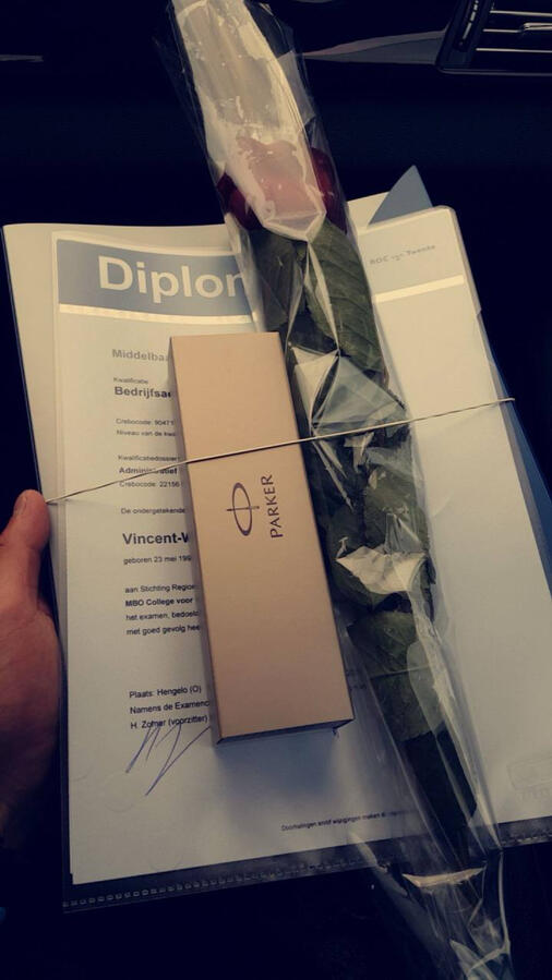 Het verleden van MajorVynce, Vanaf jongs af aan wist Vynce dat de traditionele schoolomgeving niets voor hem was. Tegen alle verwachtingen in - als Aziatische jongen van wie men verwachtte dat hij naar de universiteit zou gaan - belandde hij in de laagste majorvynce, Papi & Pimps, OFM Nederland, Onlyfans Management, Onlyfans Nederland, Onlyfans Manager, E-Pimps, E-Pimp Academy