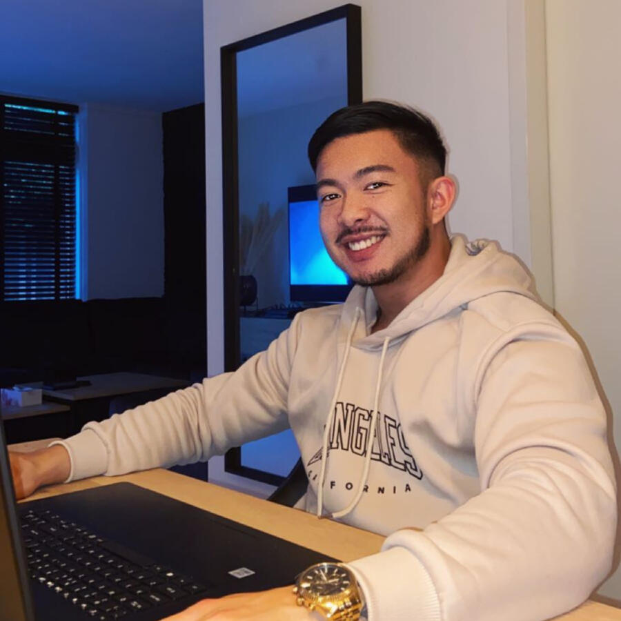 Begin van Online Ondernemerschap, In 2021 ontdekte hij dropshipping door een oude vriend, Thierry. Hoewel hij aanvankelijk sceptisch was, besloot Vynce zijn spaargeld alsnog te investeren en heeft hij in zijn achtste maand zijn eerste succes met een omzet majorvynce, Papi & Pimps, OFM Nederland, Onlyfans Management, Onlyfans Nederland, Onlyfans Manager, E-Pimps, E-Pimp Academy