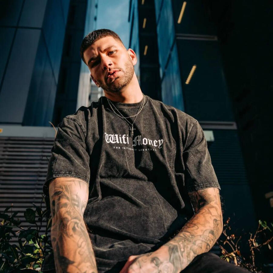 Ondanks de financiële successen bleek dropshipping niet de langetermijnoplossing voor Vynce. Problemen met betalingsplatformen zoals Klarna en PayPal overtuigden hem om samen met Thierry een nieuw merk te starten: The Internet Lifestyle. Dit merk vertegenw majorvynce, Papi & Pimps, OFM Nederland, Onlyfans Management, Onlyfans Nederland, Onlyfans Manager, E-Pimps, E-Pimp Academy